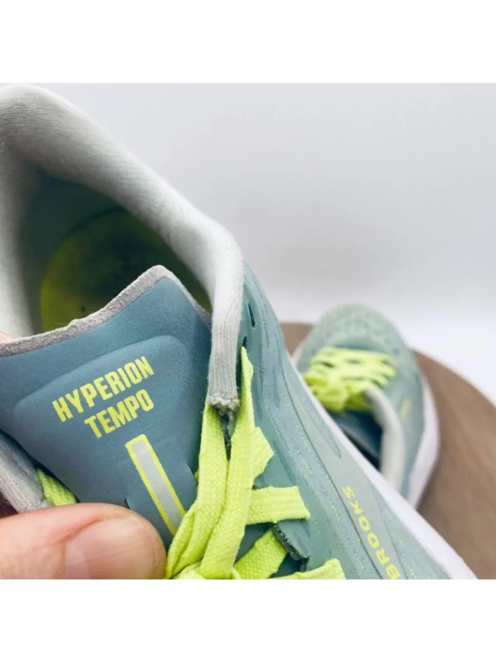 Brooks Hyperion Running Shoes Womens 8.5 Green Mesh Trail Trainers Sneakers Gym